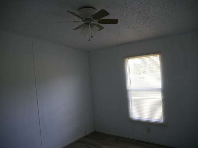Building Photo - Adorable mobile home in Quitman