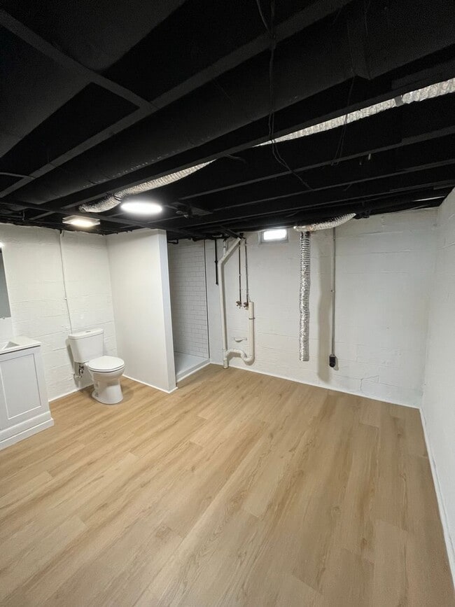 Building Photo - Newly Renovated 3 Bedroom, 2 Bathroom Home
