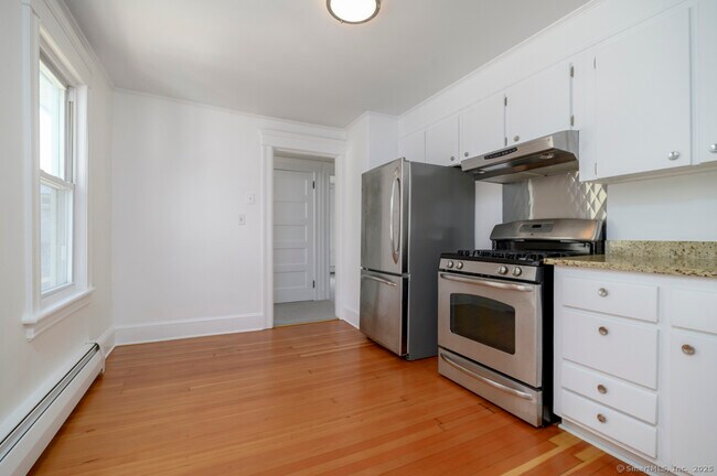 Building Photo - 231 Flax Hill Rd