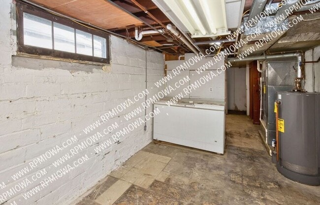 Building Photo - 3620 E 7th St