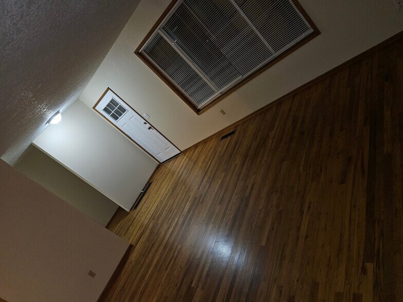 Building Photo - 6336 SE Cedarcrest Dr