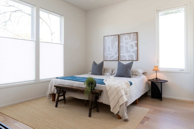 Building Photo - Great contempory home close to the heart of Greenville.