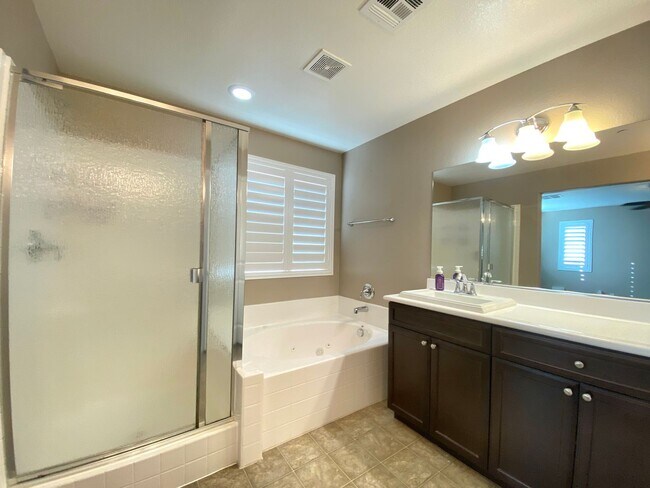 Building Photo - 3621 Vino Biano Ave