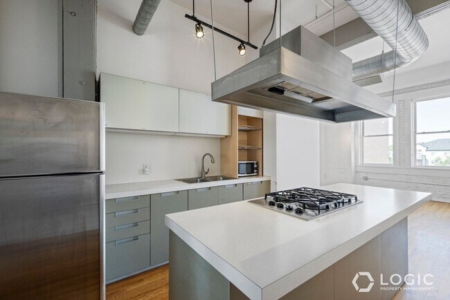 Building Photo - 159 W Broadway-304