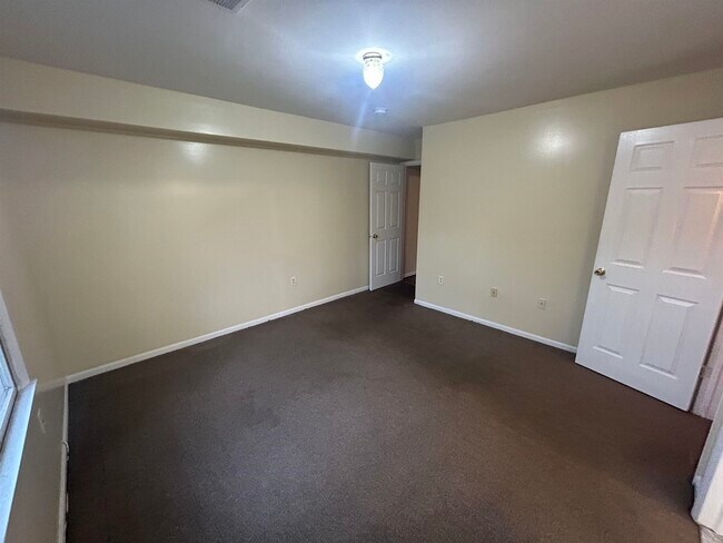 Building Photo - 30 Elm Ct