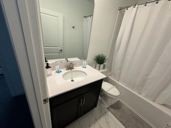 Building Photo - 9235 Sommerset Hills Dr
