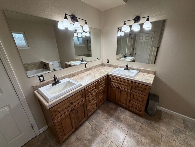 Building Photo - 608 Hope Terrace Ct