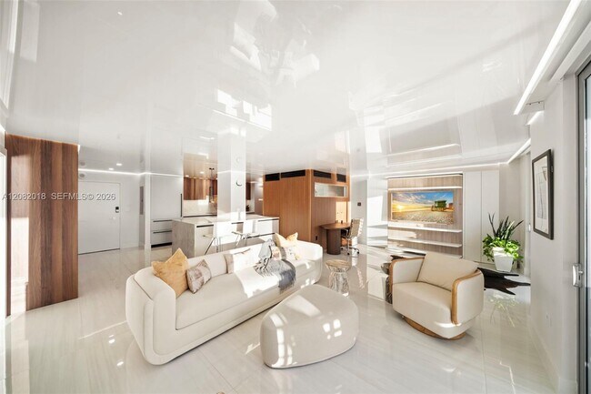 Building Photo - 5555 Collins Ave