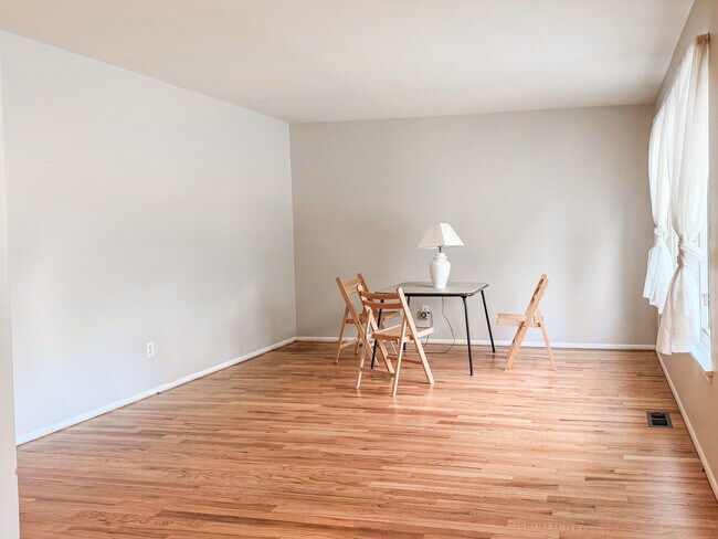 Building Photo - 2844 Renfrew St