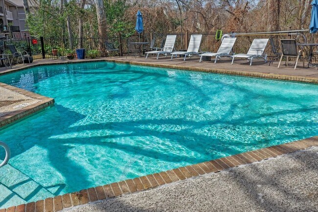 Building Photo - 604 S Ripple Creek Dr