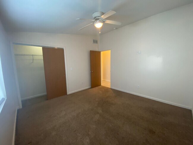 Building Photo - 106 E 11th Ave