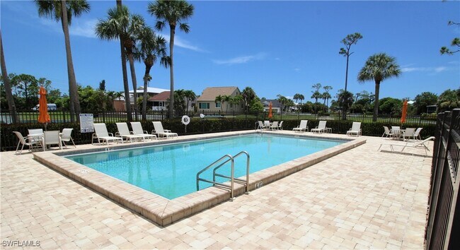Building Photo - 6129 Lakefront Dr