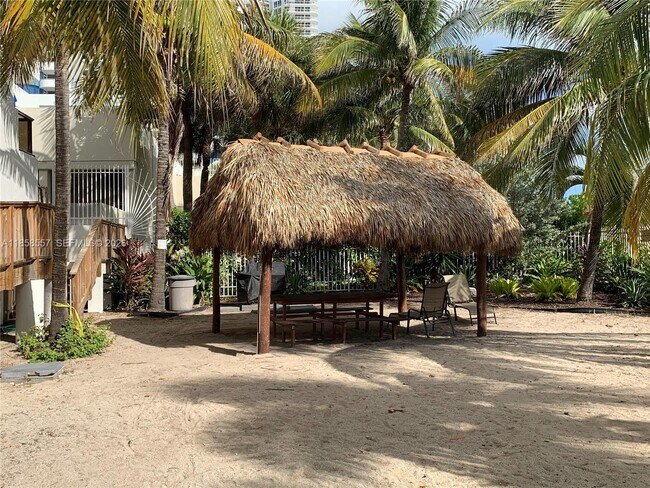 Building Photo - 6039 Collins Ave