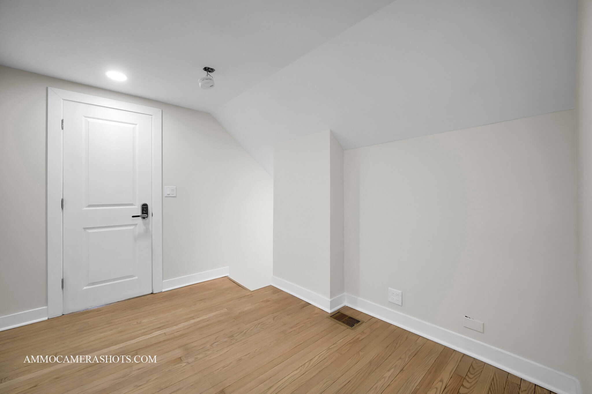 Building Photo - 814 S Leavitt St