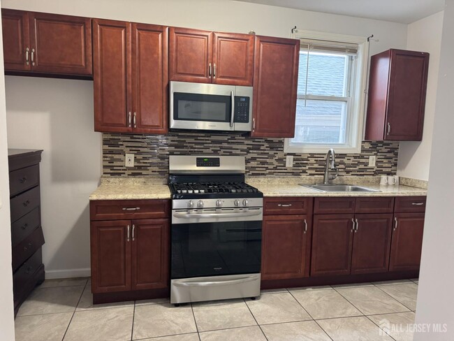 Building Photo - 214 Grant St