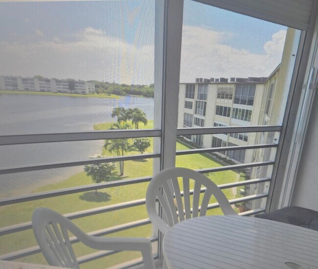 Building Photo - 4053 Wolverton C