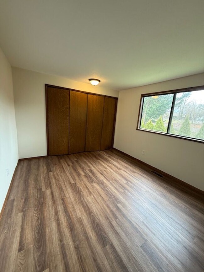 Building Photo - MIN912