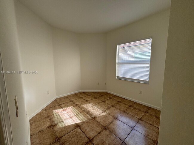 Building Photo - 3964 NE 11th Dr