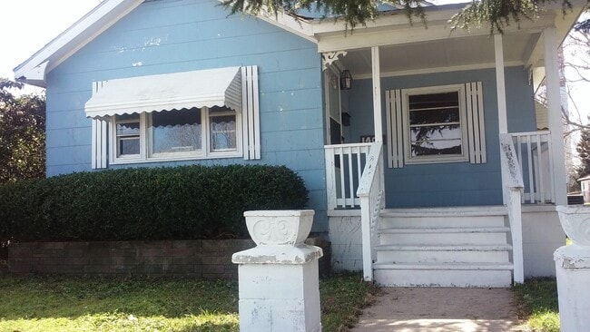 Building Photo - Promise Land North --  Charming 3 bedroom home in heart of Historic Walking District Downtown Mor...