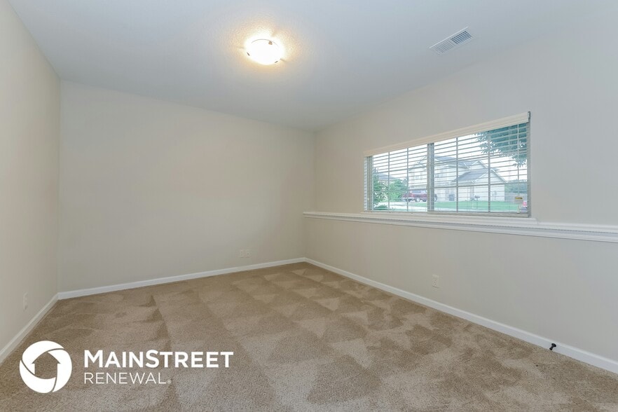 Building Photo - 400 Golfview Dr