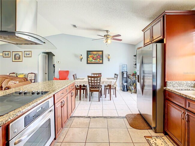 Building Photo - 853 Blanc Ct