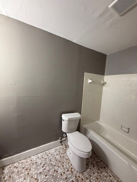 Building Photo - Charming 2-Bedroom Apartment with Water Included!