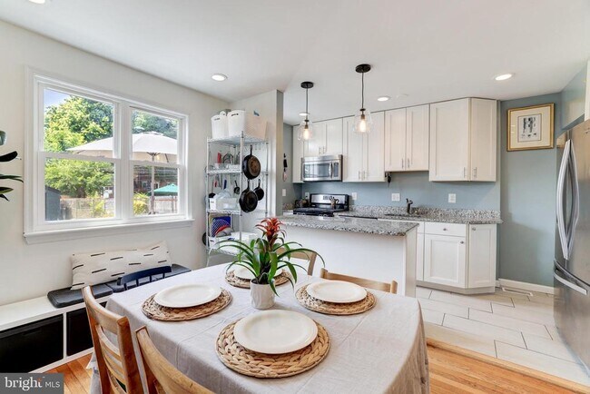 Building Photo - 241 Lynhaven Dr