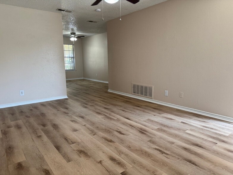 Primary Photo - 1379 Sylvan Dr