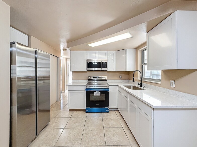 Building Photo - 3632 Brompton Dr