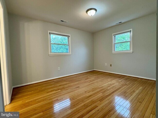 Building Photo - 13203 Hampshire Ct