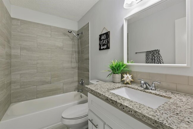 Building Photo - 2324 Shadowdale Dr