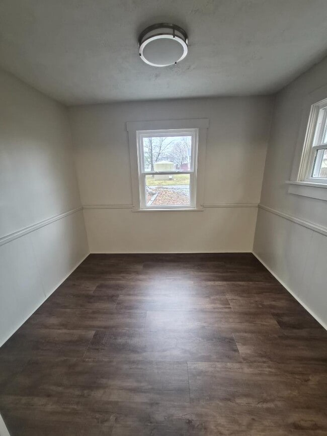 Building Photo - 323 Bedford Ave NW