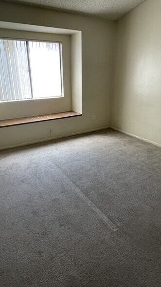 Building Photo - 707 S Webster Ave