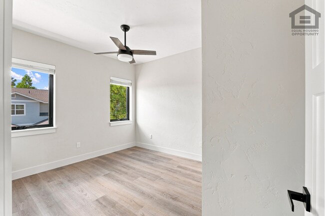 Building Photo - 2522 SW Yew Ave