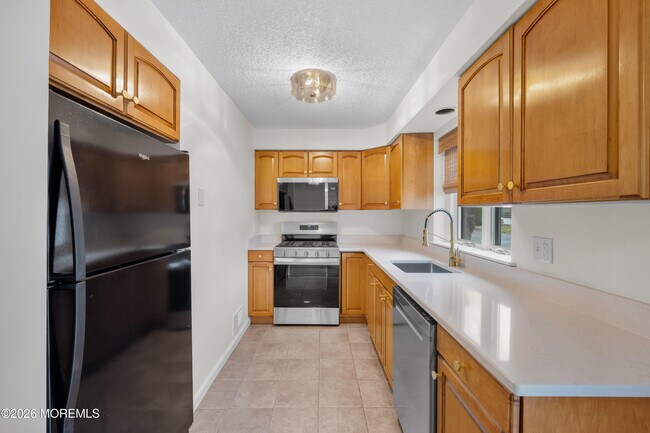 Building Photo - 2230 Bridge Ave