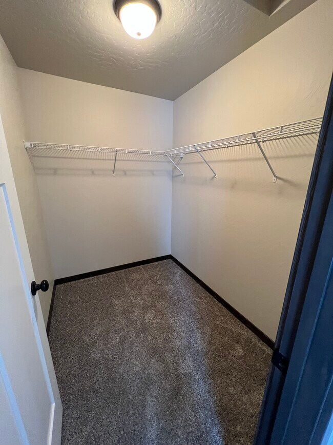 Building Photo - 12685 N Cavanaugh Dr