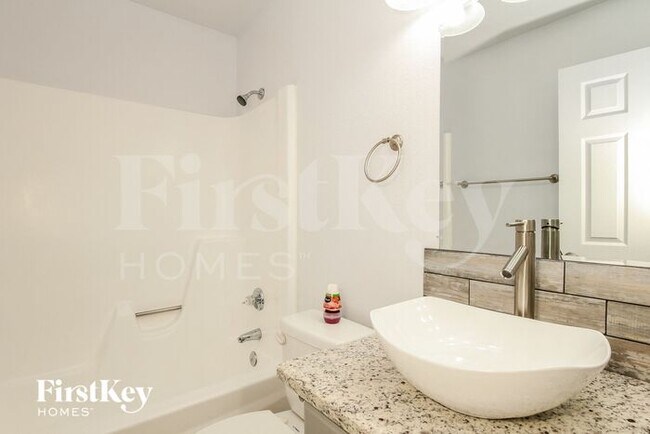 Building Photo - 3720 W Grovers Ave