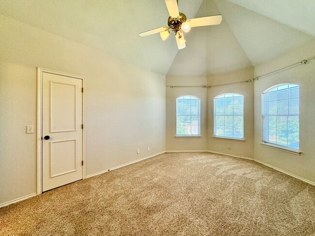 Building Photo - 2600 Sweetbriar Ct