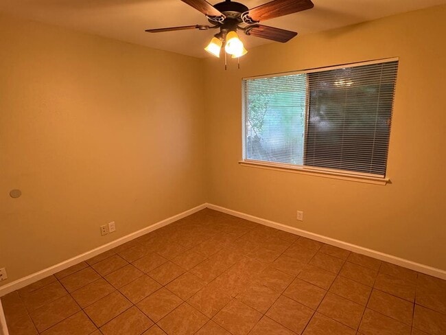 Building Photo - 10805 Lanshire Dr