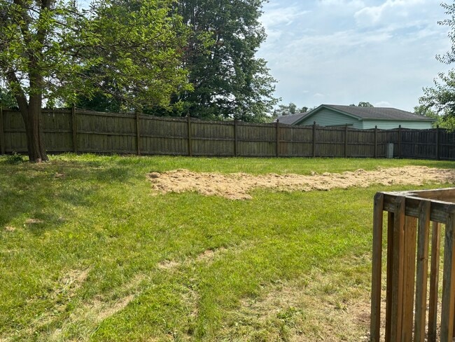 Building Photo - 950 Deer Field Dr