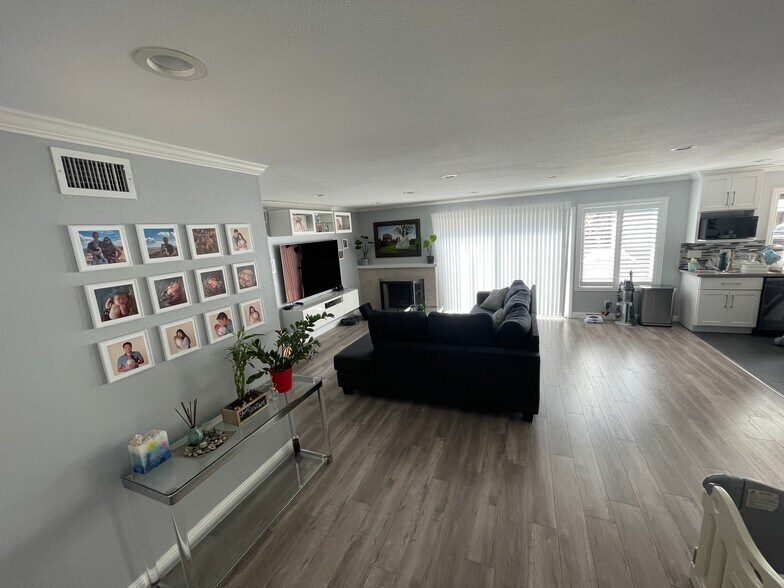 Building Photo - 636 Banta Ct