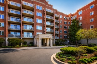 Building Photo - 6560 W Diversey Ave
