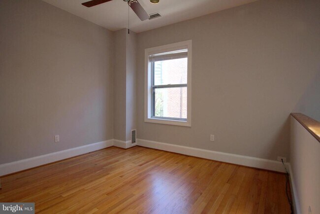 Building Photo - 1809 Riggs Pl NW