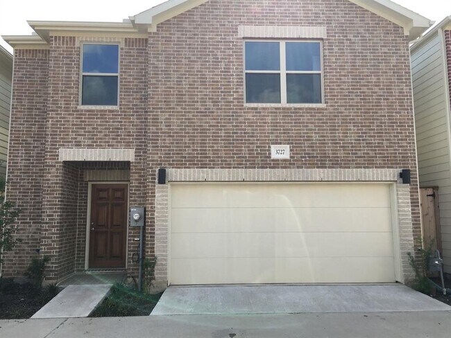 Building Photo - 3727 Main Poplar Dr