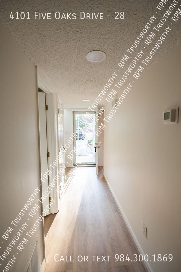 Building Photo - 4101 Five Oaks Dr