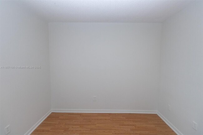 Building Photo - 1237 SW 46th Ave