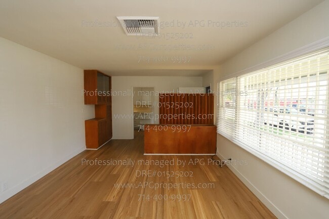 Building Photo - 919 W Wilshire Ave