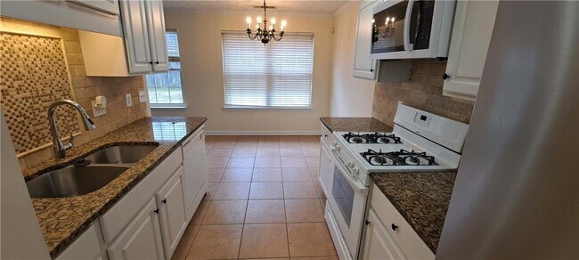 Building Photo - 2395 Lexington Ln