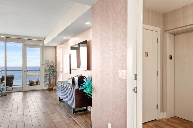 Building Photo - 176 4th Ave NE