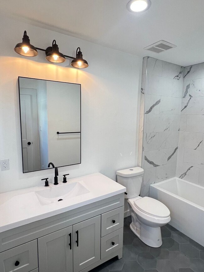 Building Photo - 108 S Guadalupe Ave